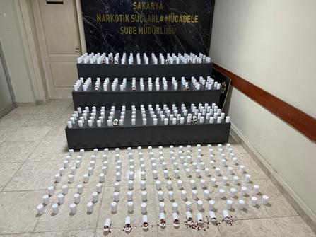 Takiple durdurulan otomobilde 25 bin uyuşturucu hap ele geçirildi