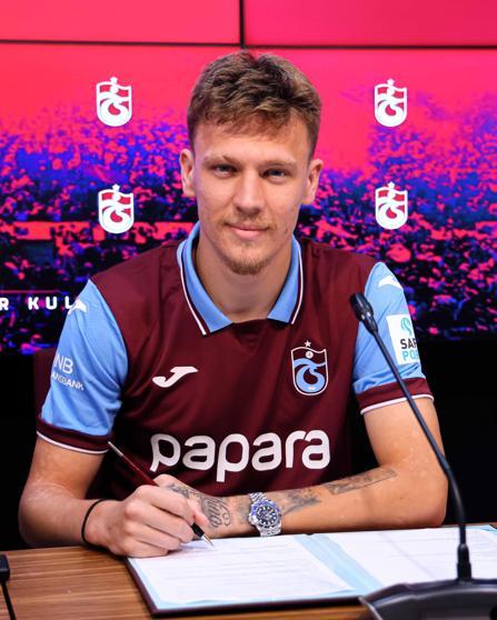 Trabzonspor’da yeni transferler imzaları attı