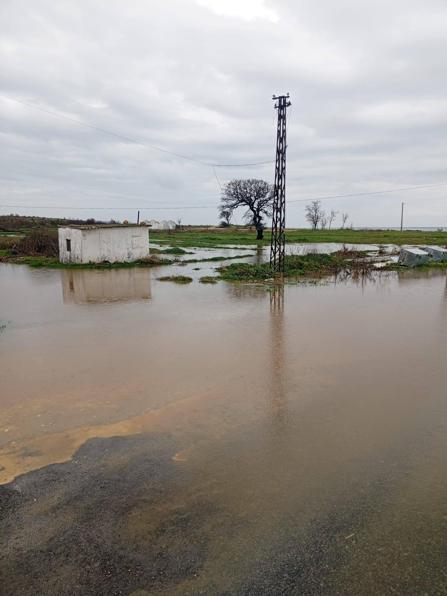 Enezde sağanak; su baskınları yaşandı