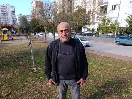 Sahipsiz 2 kurt köpeği, tasmayla gezdirilen evcil köpek ile sahibine saldırdı