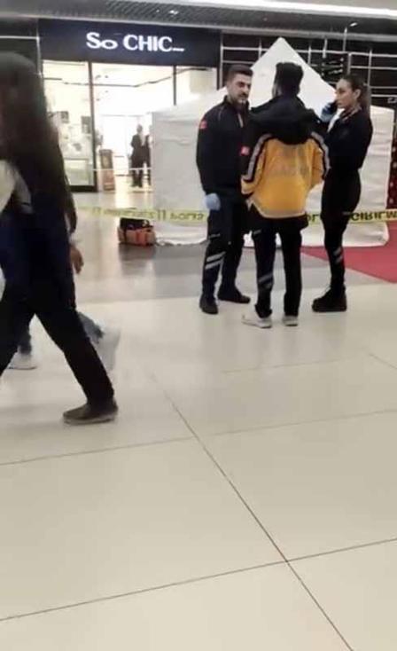 Şişli’de AVM’de 2nci kattan düşen Sezer hayatını kaybetti