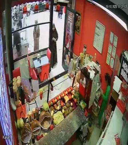 Çiğ köfte dükkanından para hırsızlığı kamerada