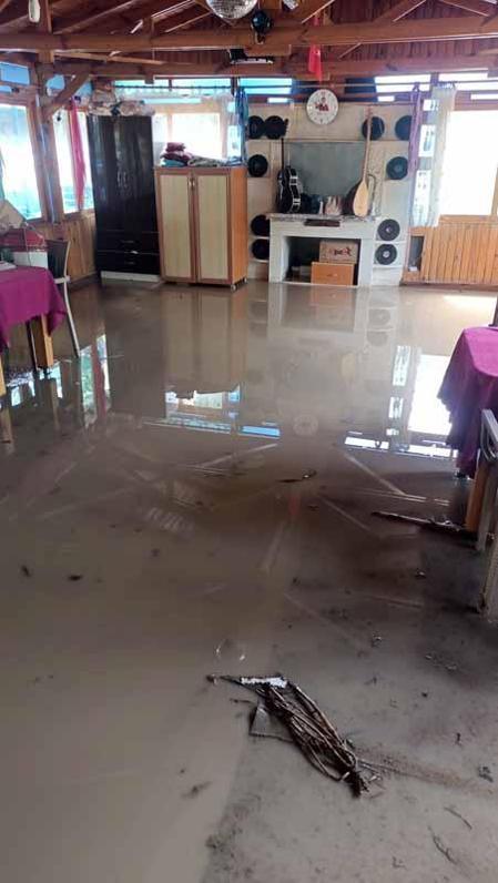 Antalyada yağmur sonrası dere taştı; Adrasanda turizm tesisleri zarar gördü