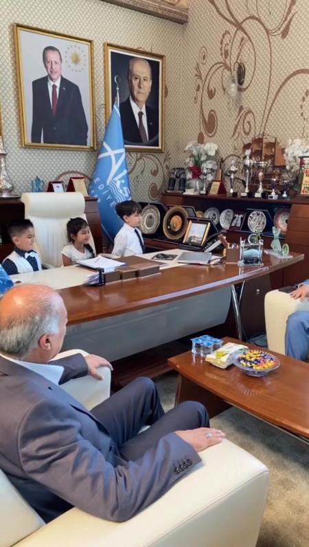 Otomobil direğe çarptı; Derya öğretmen ile kızı öldü, oğlu yaralı