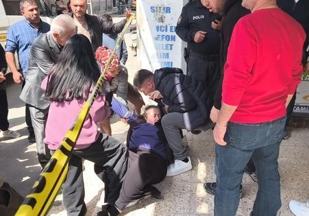 Kasklı şüpheli, telefon tamircisini öldürdü