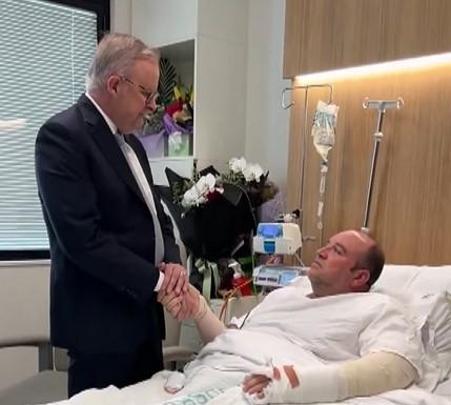 Avustralya Başbakanı Albanese, silahlı saldırıda saldırgana müdahale eden Ahmedi ziyaret etti