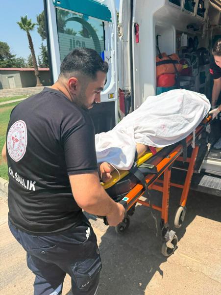 TIRın çarptığı yaya, ambulans helikopterle Diyarbakıra sevk edildi