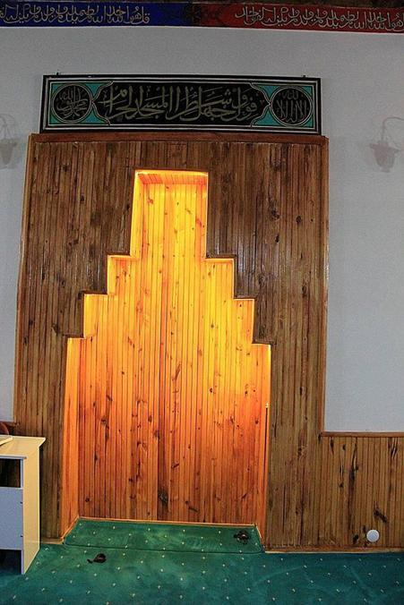 Restorasyon uzmanı iz sürüp, 55 yıldır kayıp 600 yıllık mihrabı buldu