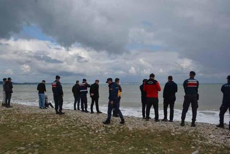 Sinop’ta denizde kaybolan polis memurunu arama çalışmaları sürüyor