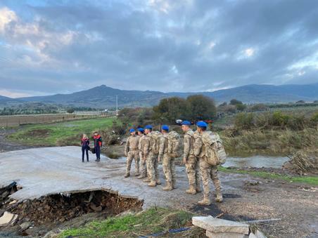 Foça’da selde kaybolan kişiyi arama çalışmaları 2’nci gününde