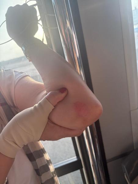 Antalya Havalimanında iniş takımından duman çıkan uçağın yolcuları slayt açılarak tahliye edildi