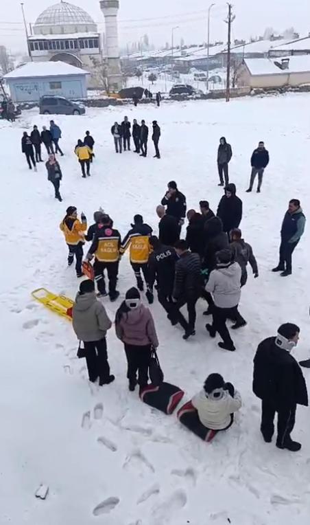 Patnos’ta yolcu otobüsü devrildi: 16 yaralı