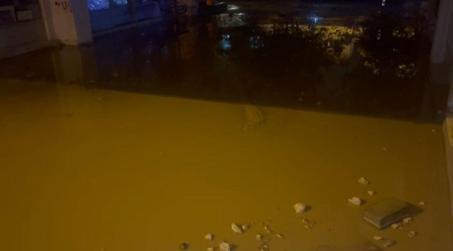 İzmir ve Manisa’da sağanak yağış etkili oldu