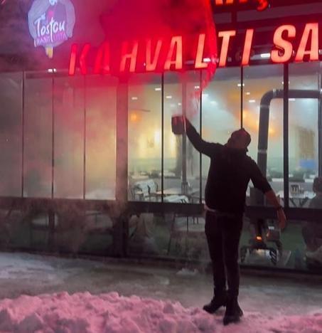 Soğuk havayı test etmek isterken kendini yaktı