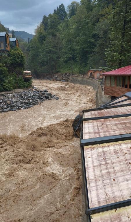Rizede yağış, sel ve heyelana neden oldu
