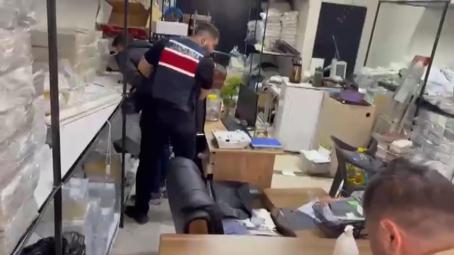 Zeytinburnunda sahte altın operasyonu: 2 gözaltı