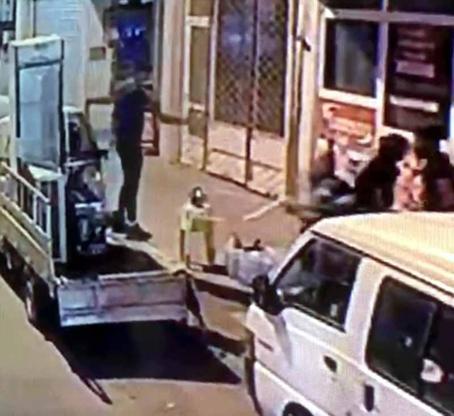 Hırsız kendi çalışanı çıktı; Garip diye yanıma aldım, dükkanı bu hale getirdi dedi