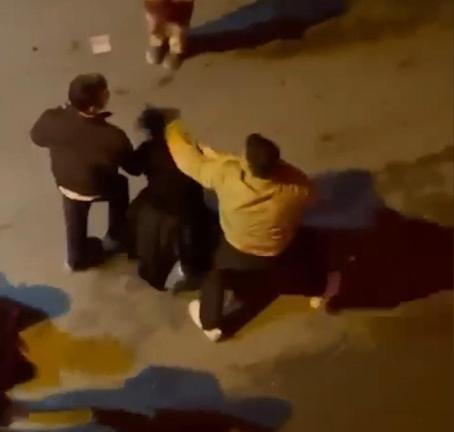 Taksici ile kadınların kavgası kamerada