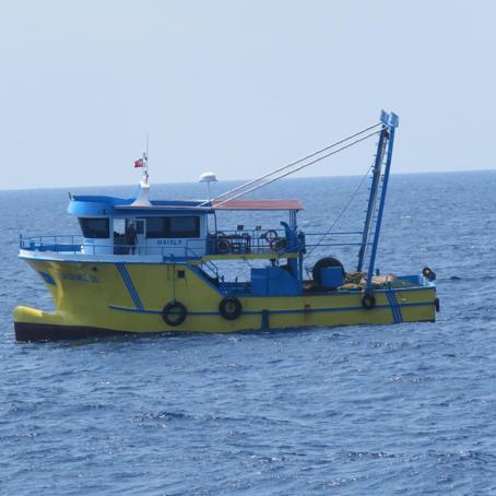 TCG Bozcaada, yardım çağırısı alınan teknedeki vatandaşı kurtardı