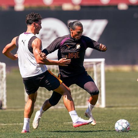 Galatasaray’da El Chadaille Bitshiabu ilk antrenmanına çıktı