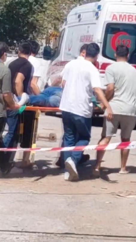 Sultanbeylide çalışma sırasında işçiler çatının altında kaldı: 1i ağır 2 yaralı