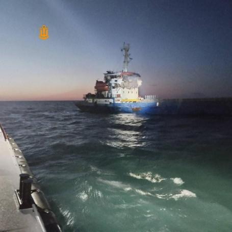 Ukrayna açıklarında dron saldırısına uğrayan ANT isimli Türk gemisi İstanbul Boğazından geçti