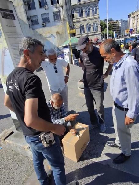 Galata Köprüsü’nde Bul karayı al parayı yöntemiyle kumar oynattı; Money diyerek euro istedi