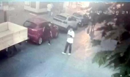 Esenyurt’ta gürültü yapmamaları için uyarılan çocuklar kurs binasını taşladı