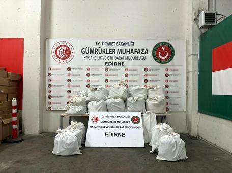 Kapıkule’de 2 otomobilde 20 kilo 812 gram esrar ele geçirildi