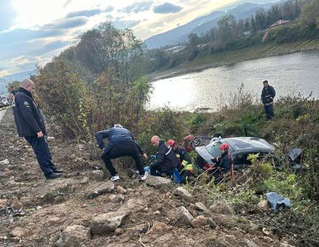 Otomobille çarpışan 3 tekerlekli motosikletteki çift yaşamını yitirdi