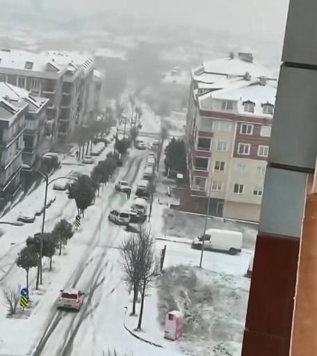 İstanbulda kar yağışı etkili oluyor