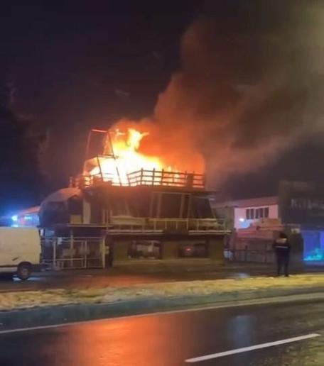 Avcılar’da ahşap atölyesi alev alev yandı