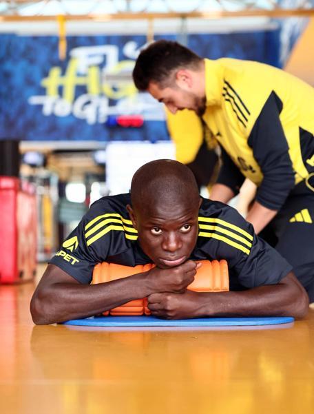 NGolo Kante, Fenerbahçede ilk antrenmanını yaptı