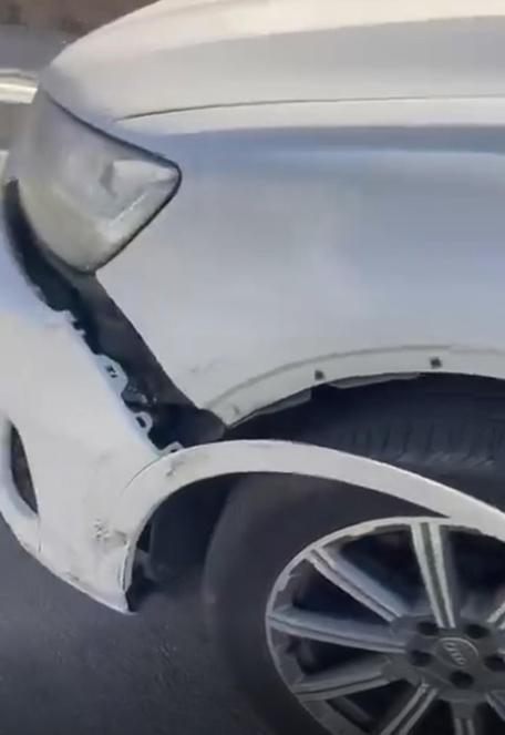 Tartıştığı sürücünün önünü kesip aracının camını yumruklayan şüpheli serbest