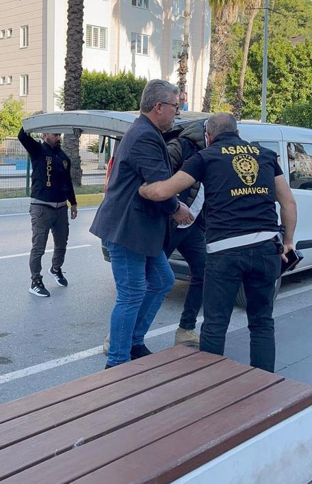 İş yerinde tartıştığı 2 kişiyi tabancayla öldürdü