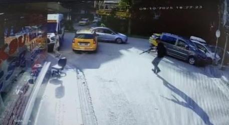 Oyun salonuna pompalı tüfekli saldırı kamerada