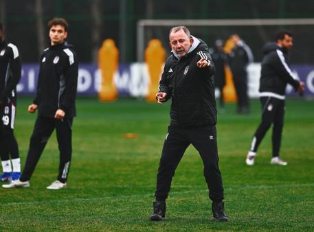 Beşiktaş kondisyon ve taktik çalıştı