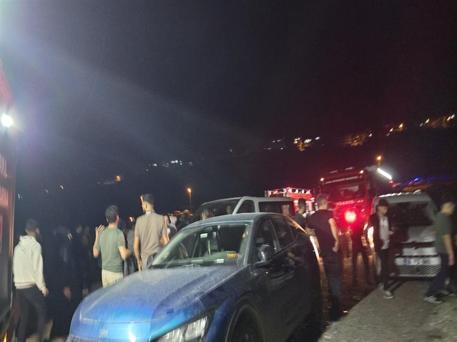 Kanalizasyon kazısında göçük altında kalarak ölen 2 kardeş toprağa verildi