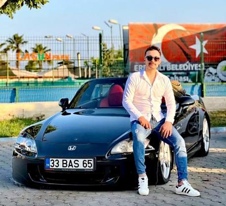 Şarampole düşüp kaya parçalarına çarpan otomobilin sürücüsü polis memuru öldü