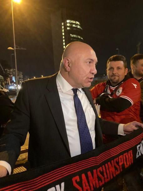 İstanbuldaki Samsunsporlular, Başkan Yıldırım ile şampiyonluğu kutladı