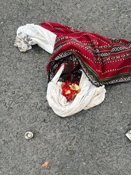 Esenyurtta çöpte bulunan 1 milyon 200 bin liralık altın sahibine teslim edildi