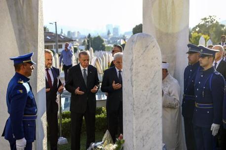 Erdoğan: Hiçbir kardeşimizi boynu bükük bırakmadık