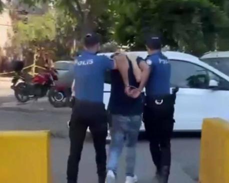 Beyoğlunda seyyar satıcı yer kavgasında dövülerek öldürüldü; o anlar kamerada