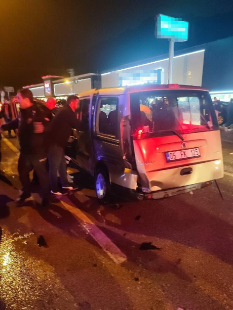 Amasya’da hafif ticari araç ile otomobil çarpıştı: 7 yaralı