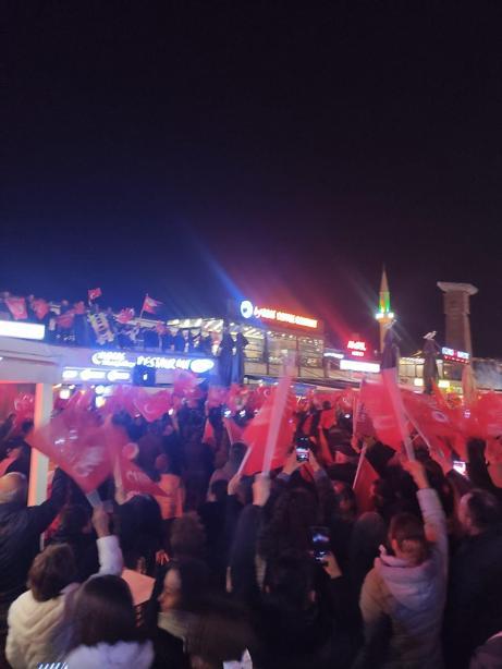 YSK, Ürgüpte seçimlerin yenilenmemesine karar verdi; vatandaşlar sokağa çıkarak kutlama yaptı