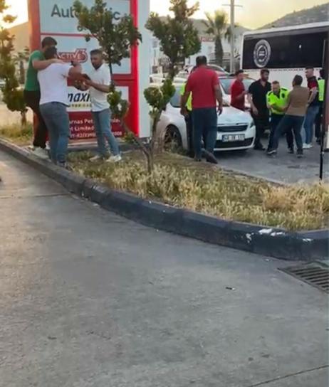 Makas atıp, kendilerini durduran polislere saldıran alkollü sürücü ve 2 arkadaşı adliyede