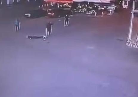 Boşanma aşamasındaki eşini 12 yerinden bıçakladı; saldırı kamerada