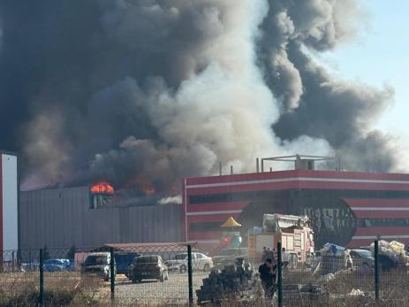 Kırklareli’de oyuncak fabrikasında çıkan yangın kontrol altında