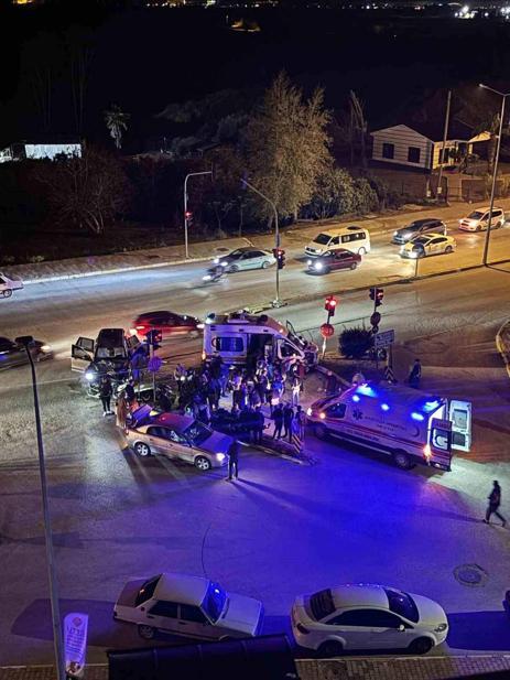 Ambulansla cipin çarpıştığı kaza kamerada; 9 yaralı