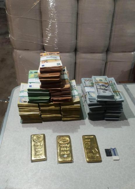 Manavgat Belediyesi’ne yönelik rüşvet soruşturmasında külçe altın, avro ve dolarlar depoda bulundu